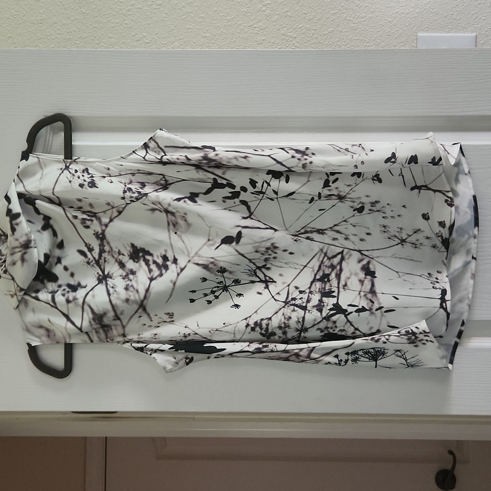 Tahari Arthur S Levine, sleeveless blouse, size 1x - Picture 5 of 5